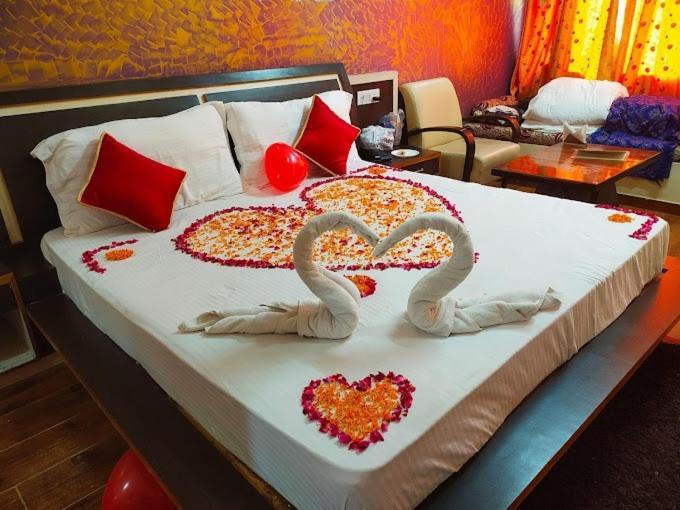 The Royal Grand, Manali Hotell Jagatsukh Exteriör bild